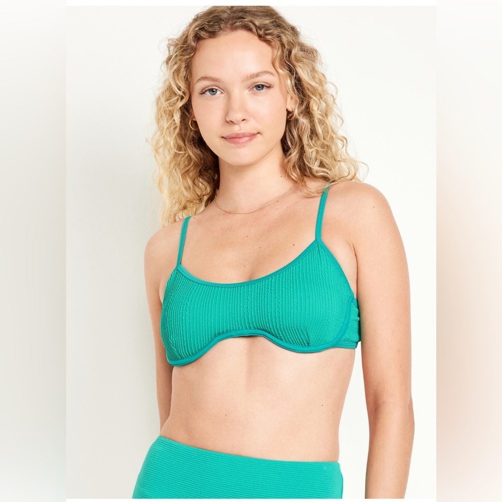 NWT Ribbed underwire bikini swim top